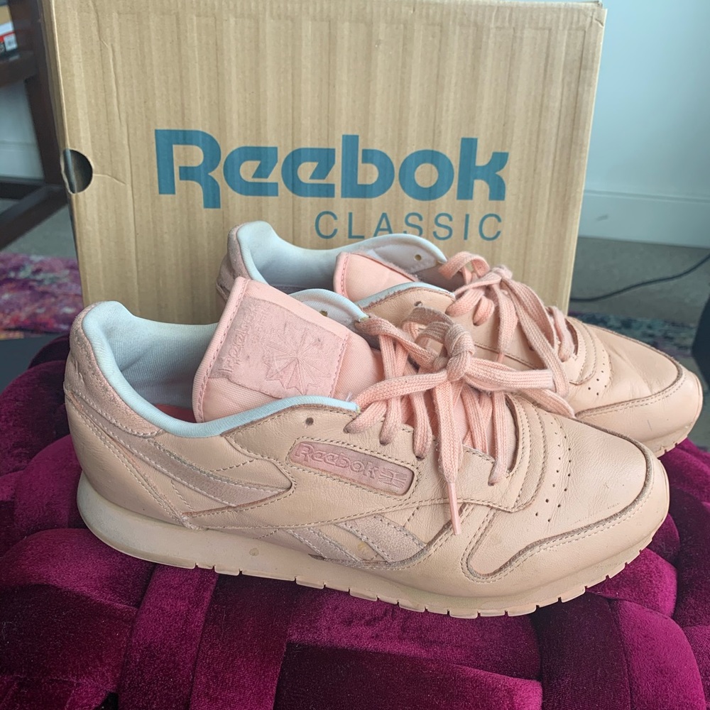 Melody Eshani Redbox classic woman coral size 8